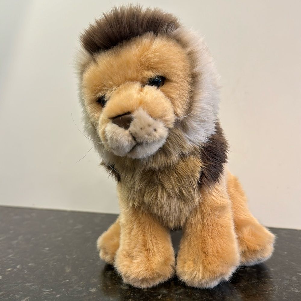 Vintage 1986 bon ton toys plush lion WWF stuffed animal. Size 8”
